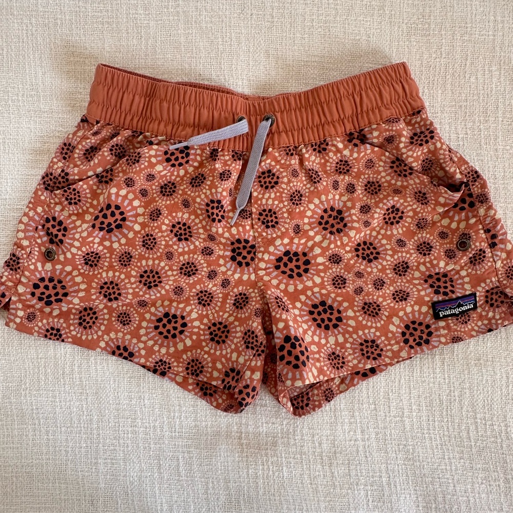 Patagonia Girl’s Floral Athletic Shorts - Rust and Black Barely Worn Size M